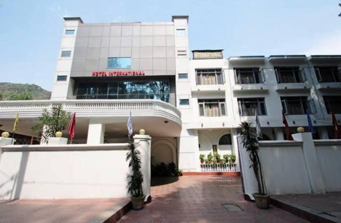 Hotel International Srinagar Экстерьер фото