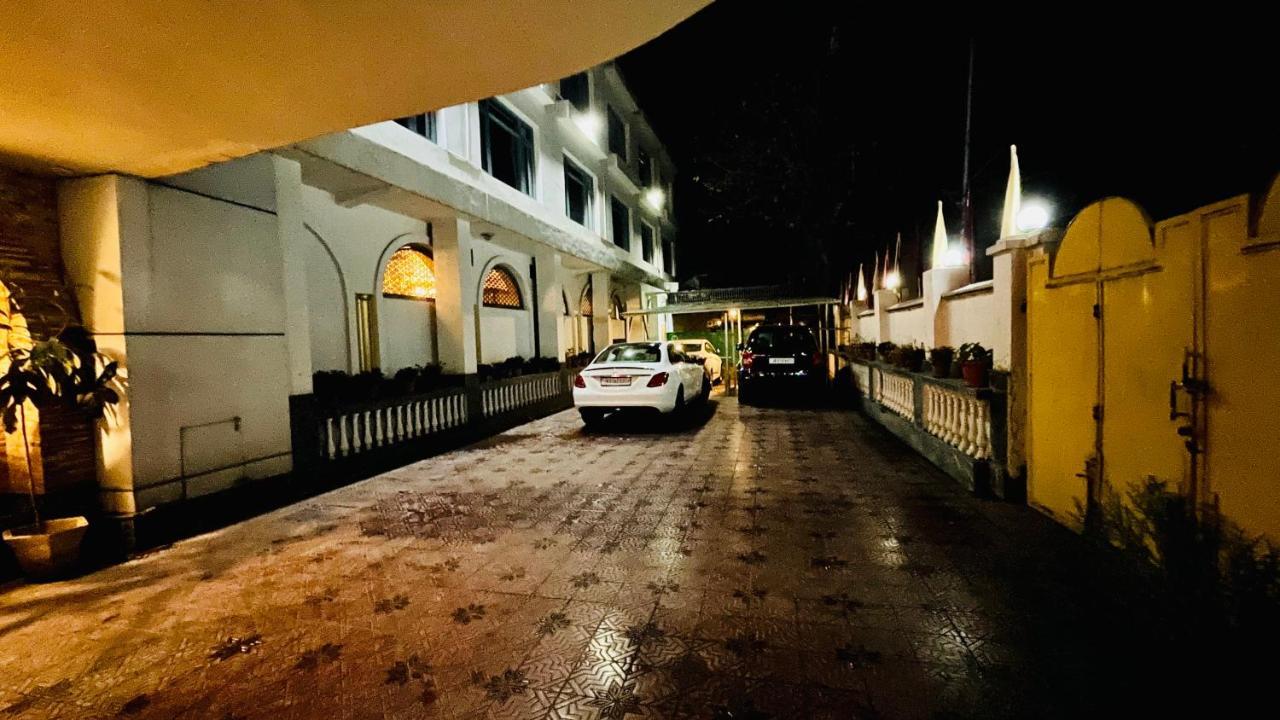 Hotel International Srinagar Экстерьер фото