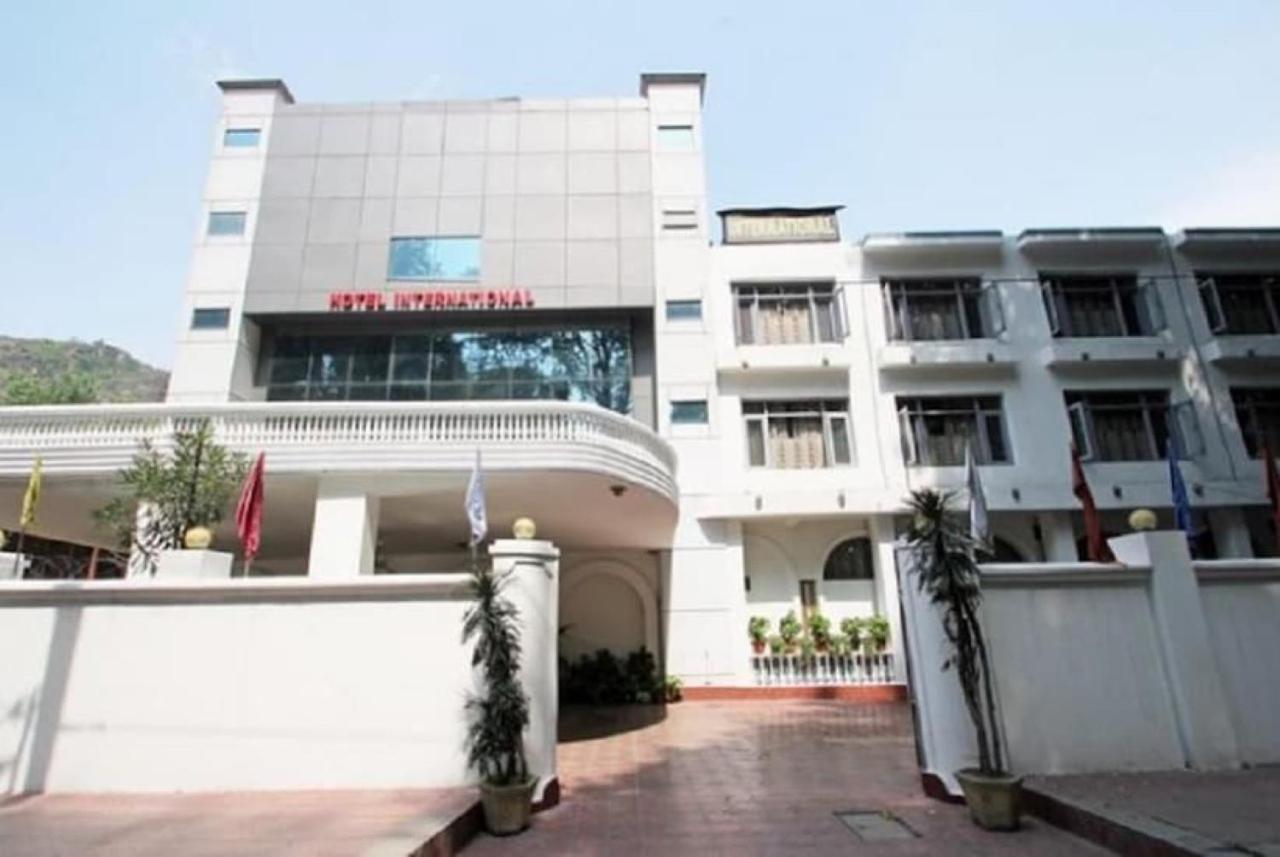 Hotel International Srinagar Экстерьер фото