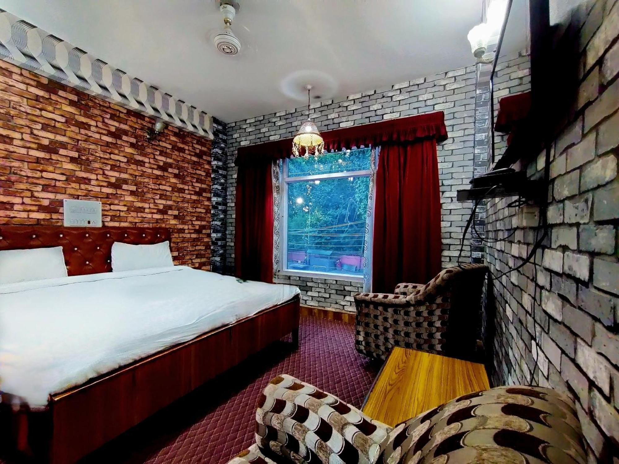 Hotel International Srinagar Экстерьер фото