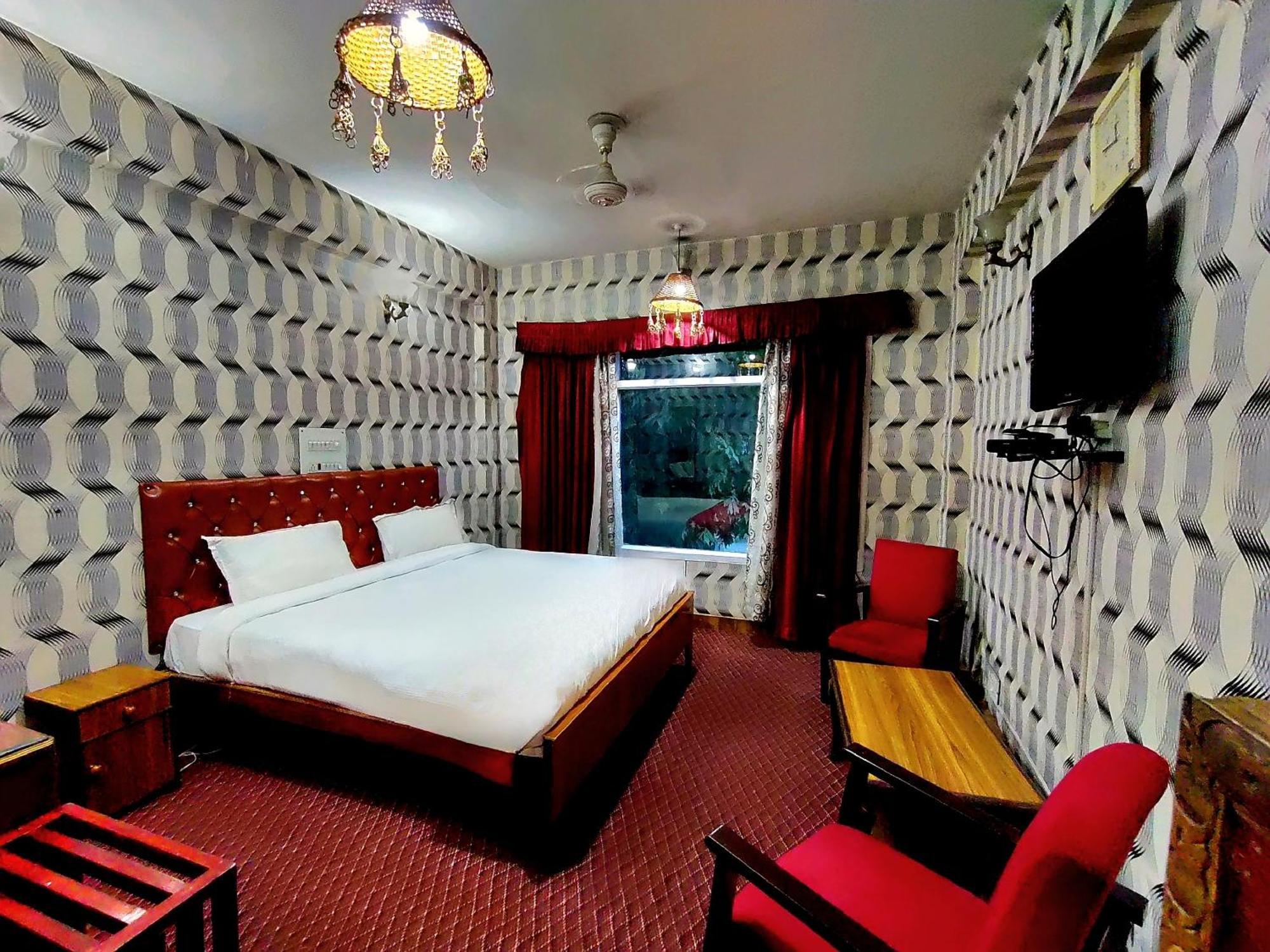 Hotel International Srinagar Экстерьер фото